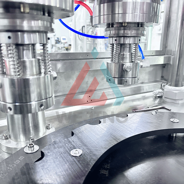 Macchine automatiche per la produzione di macchine per il riempimento di aerosol Macchine per l'imballaggio per il riempimento di aerosol e linee di produzione integrate