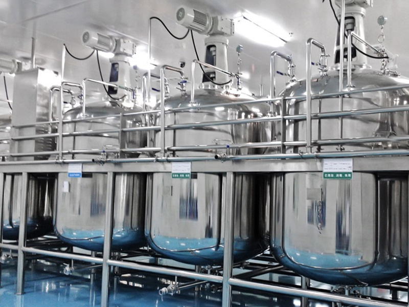 Una serie di omogeneizzatori per emulsionanti sotto vuoto