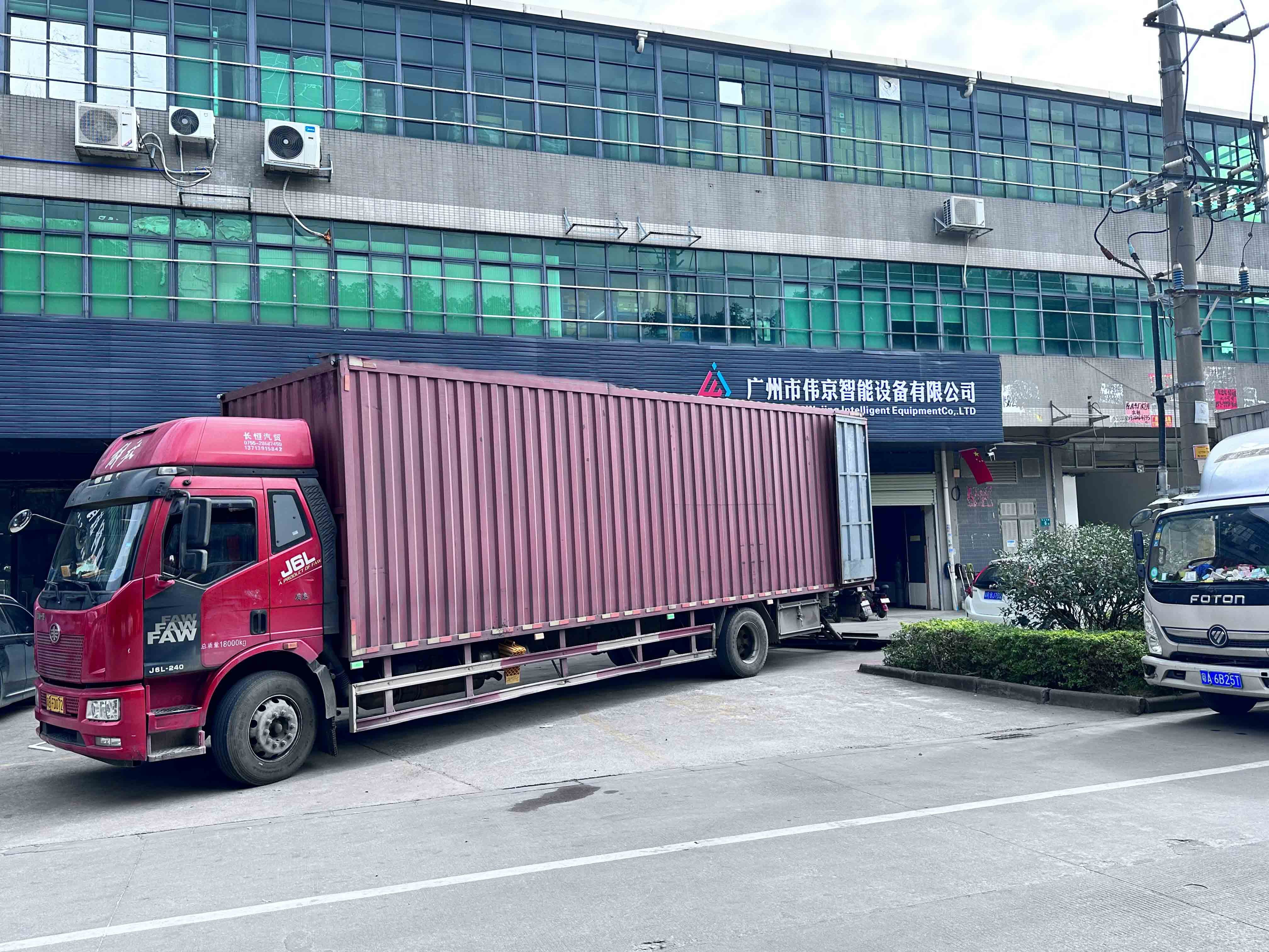 Carico e spedizione della macchina riempitrice aerosol