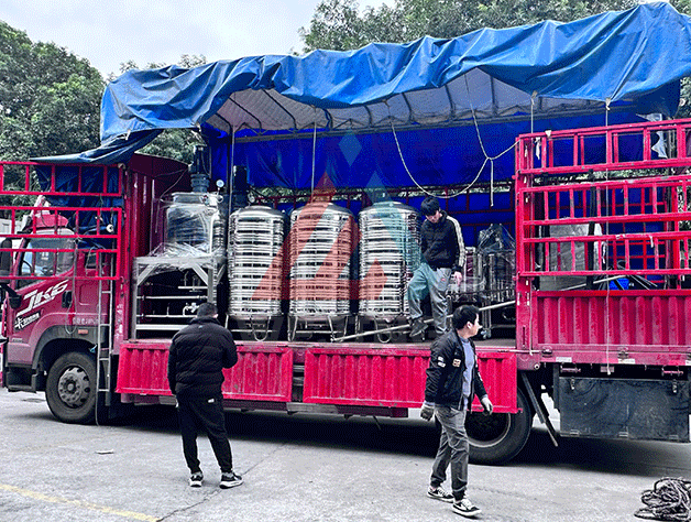 Sito professionale di carico e spedizione per vasetti emulsionati e trattamento dell'acqua