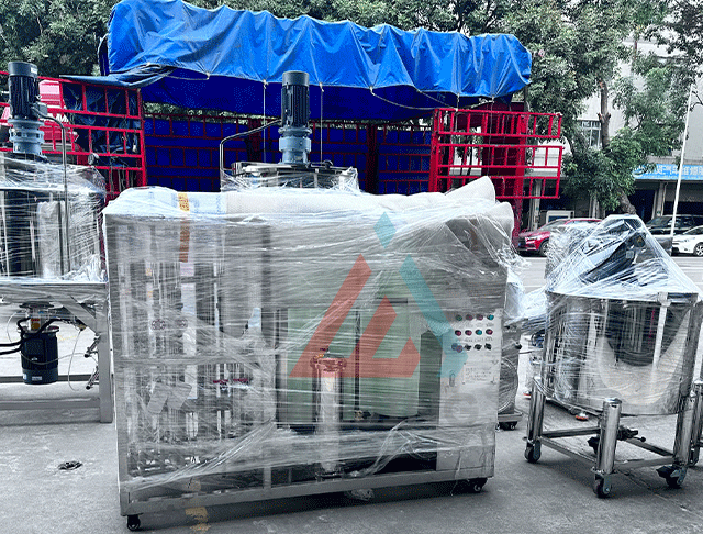 Vaso di emulsionamento e trattamento dell'acqua in attesa di carico e spedizione