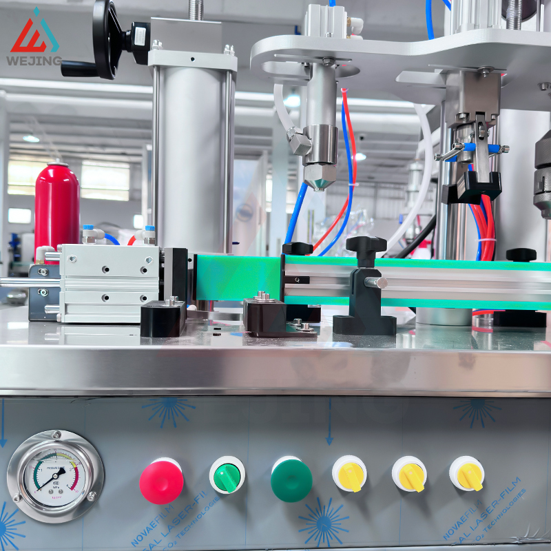 4 in 1 Macchina aerosol semi -automatica aerosol spray per riempimento