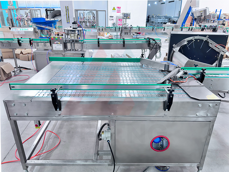 1. Alimentatore di lattine vuote