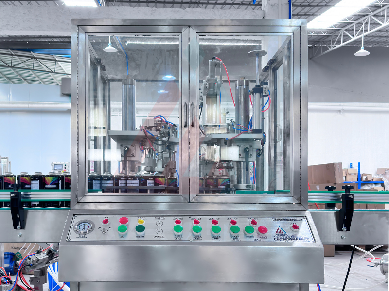 Linea di riempimento automatico di aerosol lubrificante QGJ70 - Alta precisione ±1% 60-70 lattine al minuto