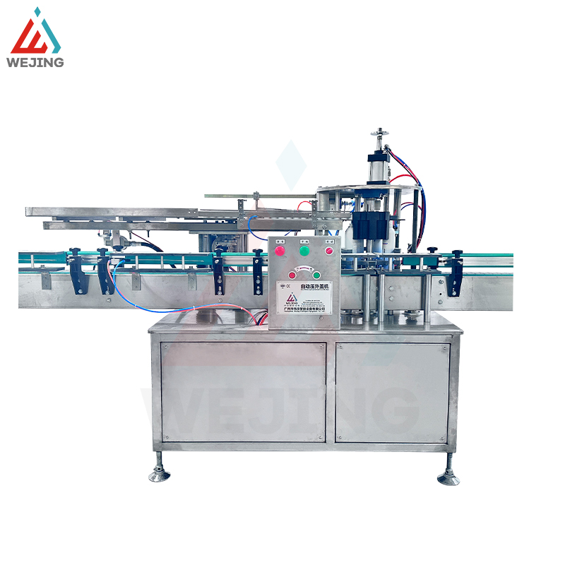 Macchina per l'inserimento e la pressatura dei tappi