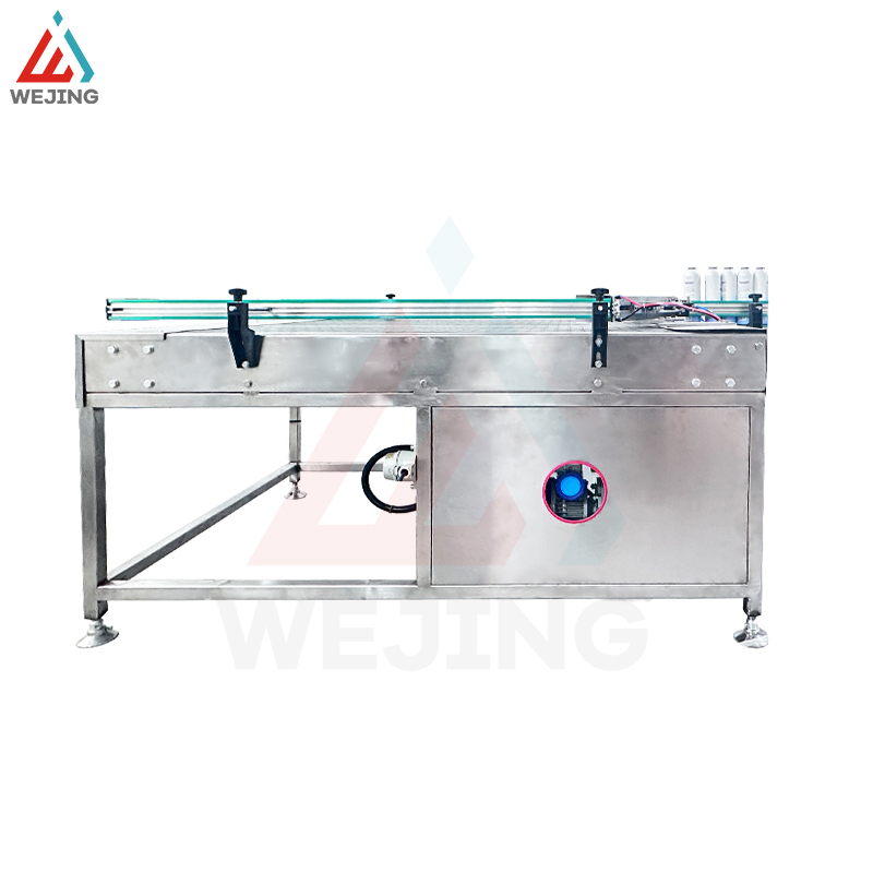 Macchina per l'alimentazione di bombolette aerosol