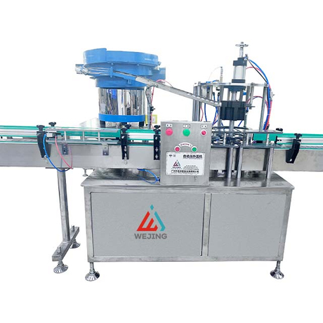 Attuatore e cappuccio congiunta con un tappo e tappo tutto in una macchina per tappatura 