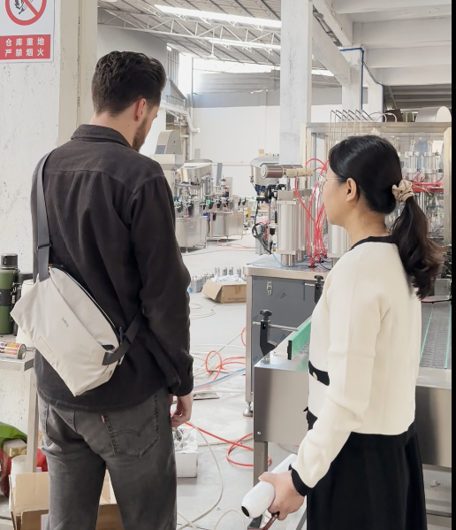 Clienti-statunitensi-accettazione-di-una-linea-di-produzione-di-riempimento-aerosol-BOV-in-fabbrica1 (1)