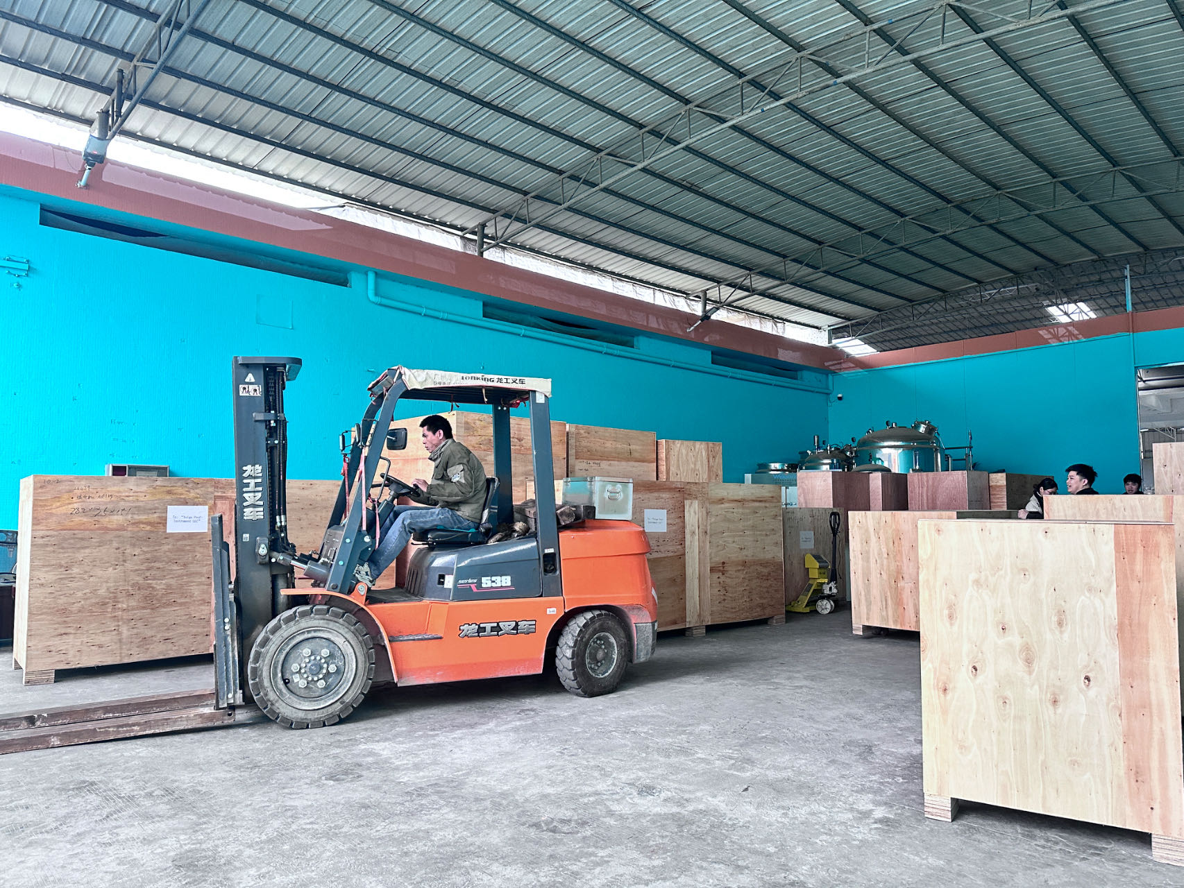 Macchina di riempimento aerosol