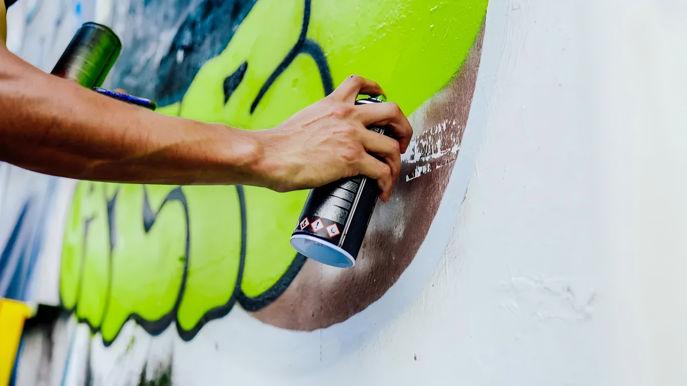 Come creare opere d'arte con vernici aerosol spray