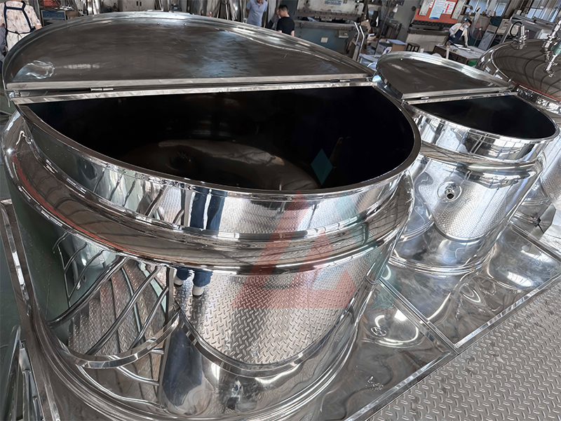 Serbatoi per la fase acqua e olio.jpg