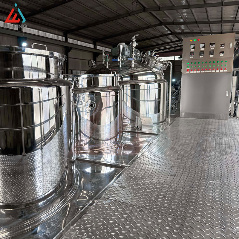 Bollitore di miscelazione emulsionante sotto vuoto da 2000 litri con serbatoi per fasi acqua e olio per la produzione di cosmetici con lozioni in crema